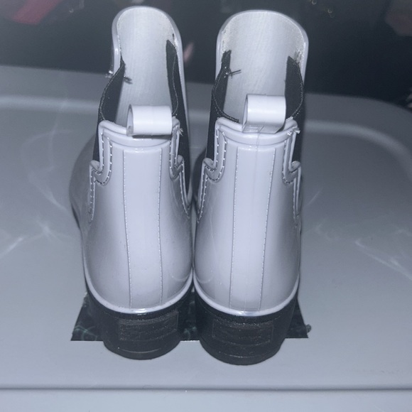 Gray rain boots - Picture 3 of 4